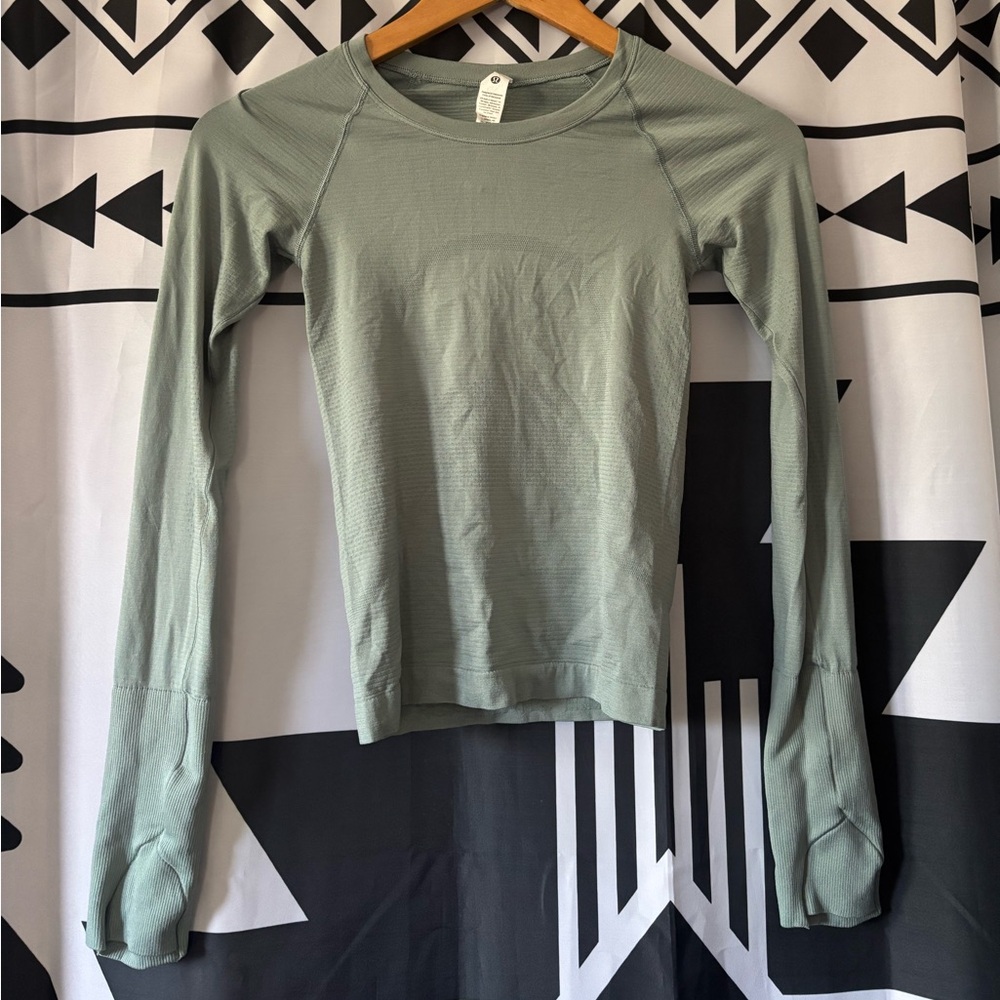 Lululemon long sleeve active shirt